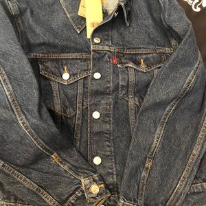 Levis Denim Jacket MEDIUM -NWT